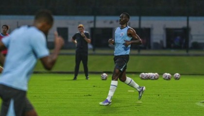 记者：阿苏埃未回非洲参加国家队比赛，申花将组织集体观影