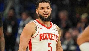 乐鱼体育-最后时刻稳住了！范弗里特14中5&amp;8罚8中砍21分 关键7分锁定胜局