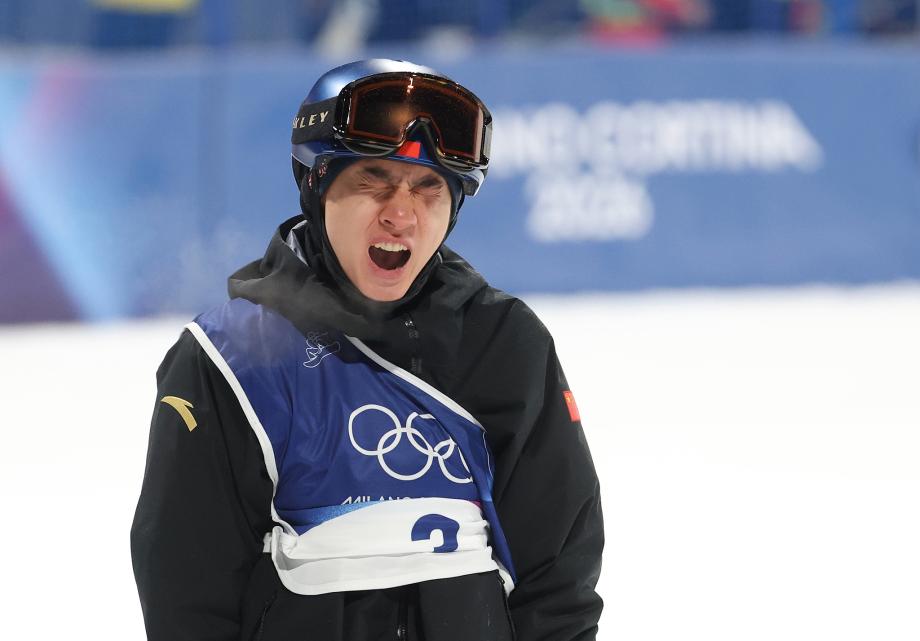 [图]米兰冬奥会单板滑雪男子大跳台：苏翊鸣晋级决赛